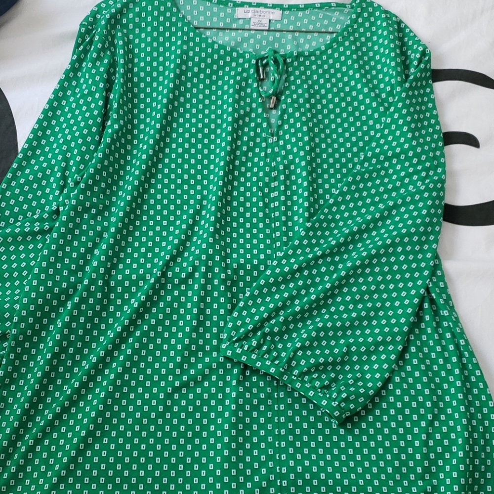 Womens 3/4 sleeve top in green